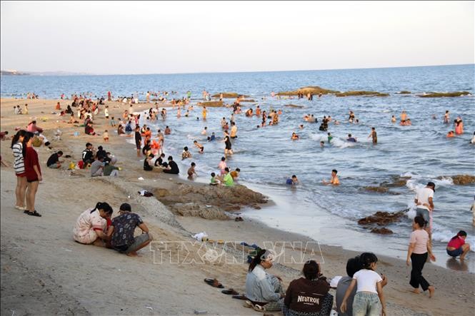 林同省藩切坊商政海滩是民众选择游泳、乘凉、散步的地方。