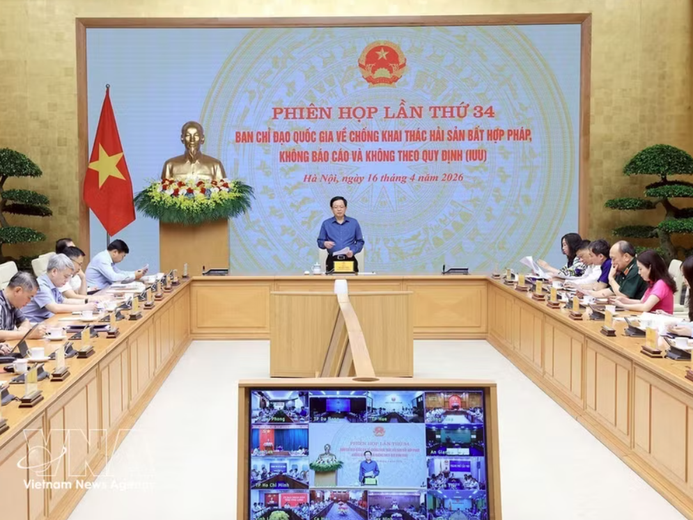 越南政府副总理胡国勇在政府办事处主持会议。