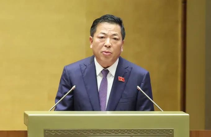 建设部部长陈鸿明于4月20日下午就国会代表提出的问题发表阐述与说明。图：光福