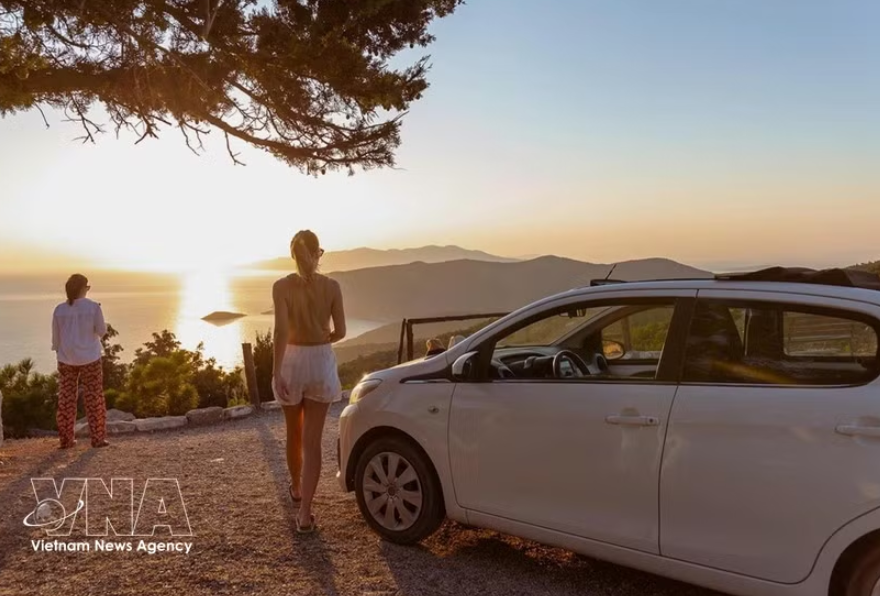 公路旅行让游客可以自行决定行进速度、自主选择路线转折，并掌控整个体验过程。图自越通社