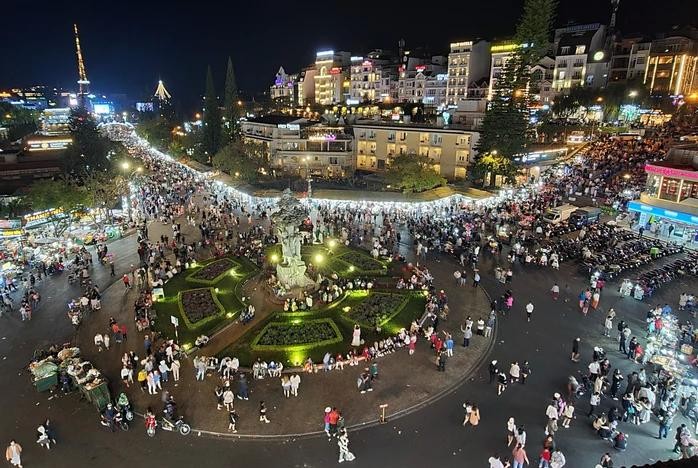 雄王始祖忌辰假期间，林同省旅游收入达7680亿元。