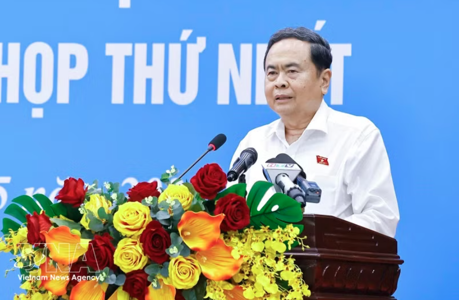 越南国会主席陈青敏讲话。