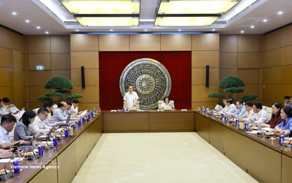 国会主席陈青敏与文化与社会委员会常务就2026年重点任务及2026—2031年任期工作方向召开工作会议。
