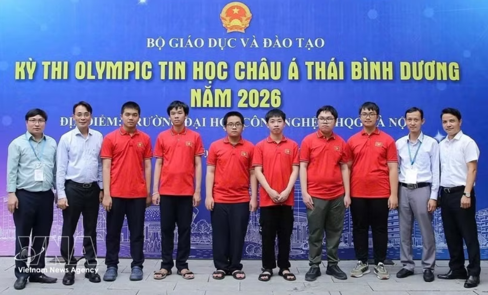 6名越南学生均在2026年亚太信息学奥林匹克竞赛中夺得奖牌（红衣）。