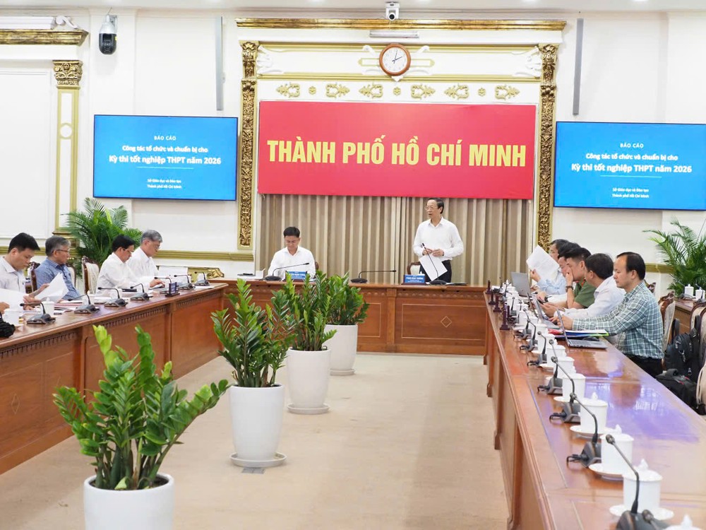 教育与培训部工作团与胡志明市人委会就2026年高中毕业考试准备工作举行工作会议。