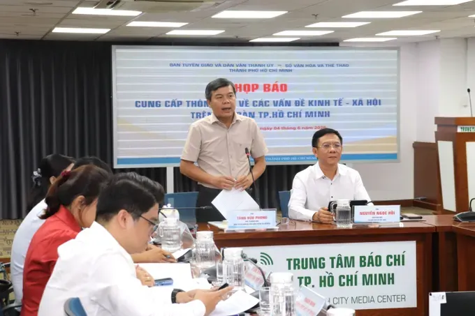 市委宣教与民运处副主任曾友峰在发布会上发言。