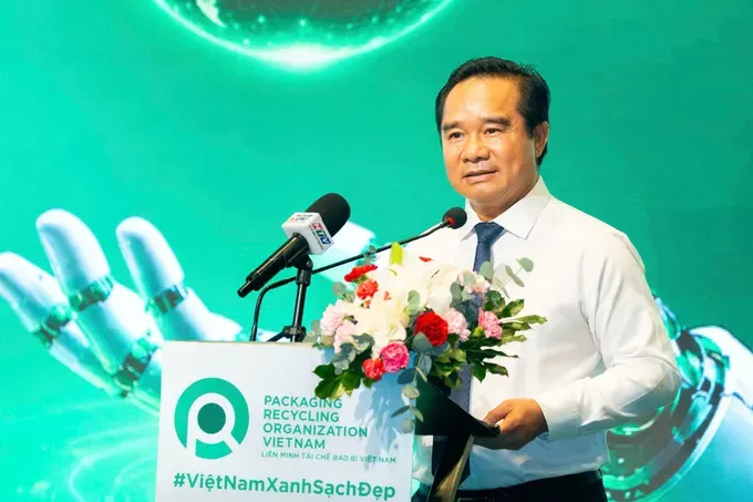 胡志明市人委会主席阮文得在2026年越南PRO年度会议上发表讲话。