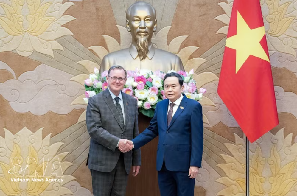 越南国会主席陈青敏在国会大厦会见德联邦议院副议长博多·拉梅洛。图自越通社
