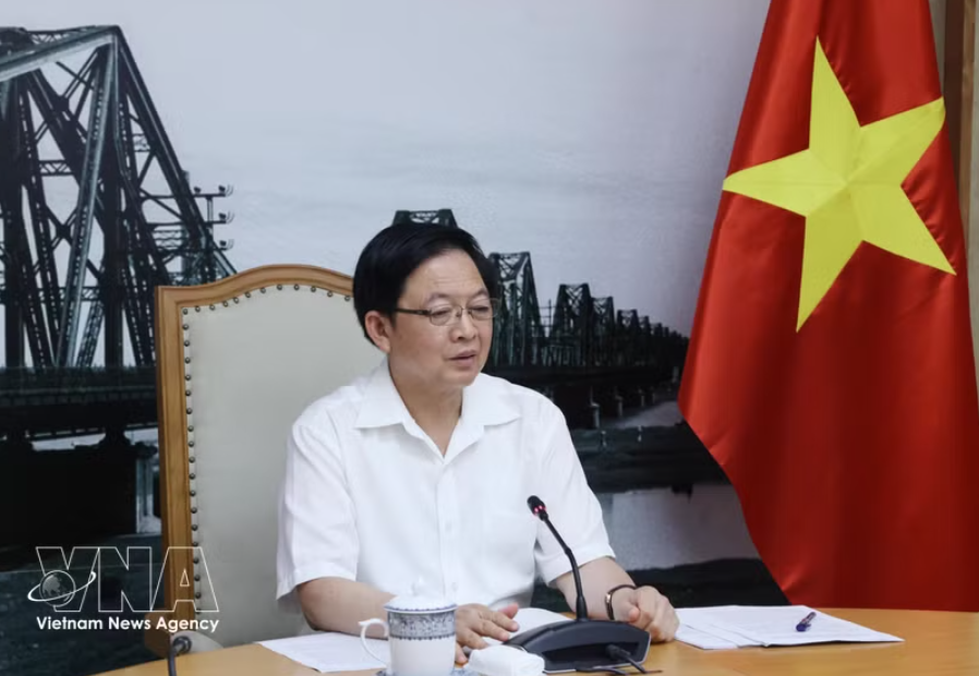 越南政府副总理胡国勇在会议上发表讲话。图自越通社