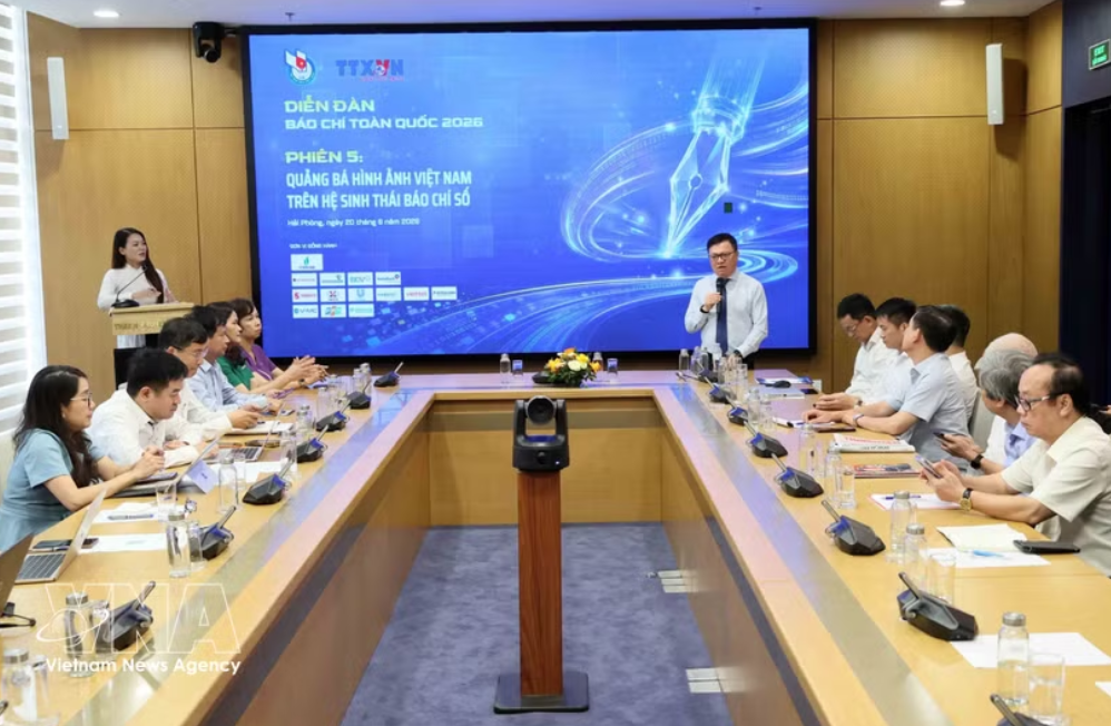 作为2026年全国新闻报刊展框架内全国新闻论坛的活动之一，越南通讯社记者联合会于2026年6月20日上午在海防市主持召开了主题为“在数字新闻生态系统中推广越南形象”的讨论会。图自越通社