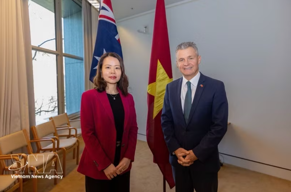 越南外交部副部长阮明姮和澳大利亚外交贸易部部长马特·西斯尔思韦特。图自越通社
