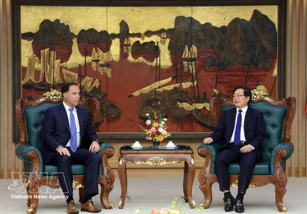 越南政府副总理胡国勇会见美国Coherent集团全球供应链总监杰夫·普莱斯。图自越通社