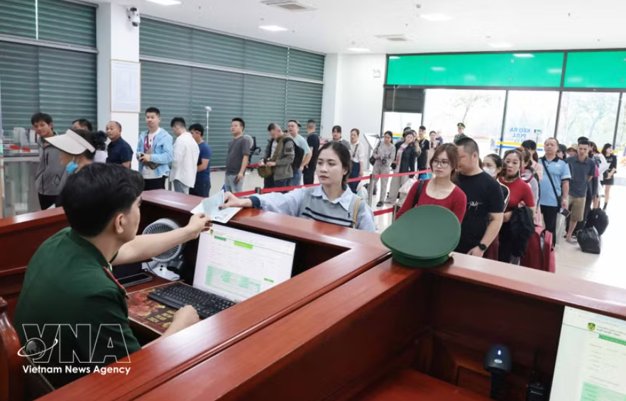 民众在出境前应主动核查欠税信息。图自越通社