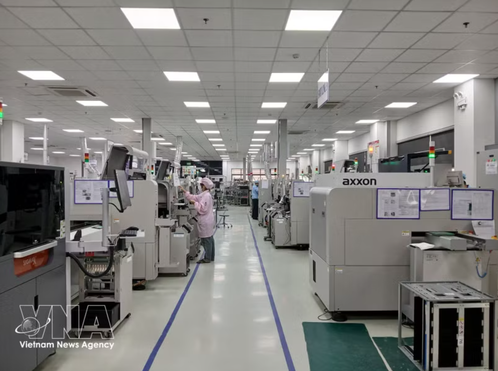 岘港高科技园区EMS中南工厂利用SMT技术的电子设备生产线。图自越通社