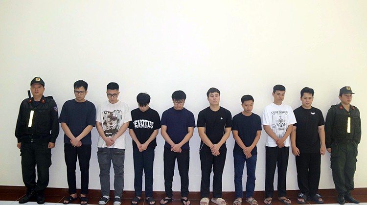 各嫌疑人被起诉以调查“诈骗侵吞财产”行为。图：公安机关