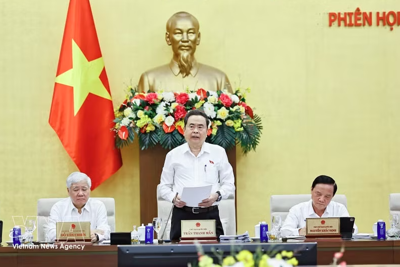 越南国会主席陈青敏主持会议并致开幕词。图自越通社