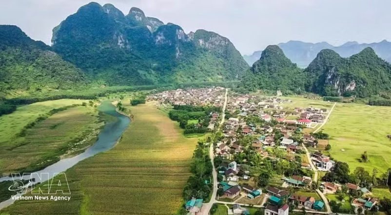广治省新化的适应气候变化旅游模式是发展旅游业并增强应对环境挑战能力的典范。图自越通社