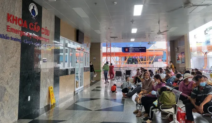 患儿被转院至胡志明市第一儿童医院接受急救。