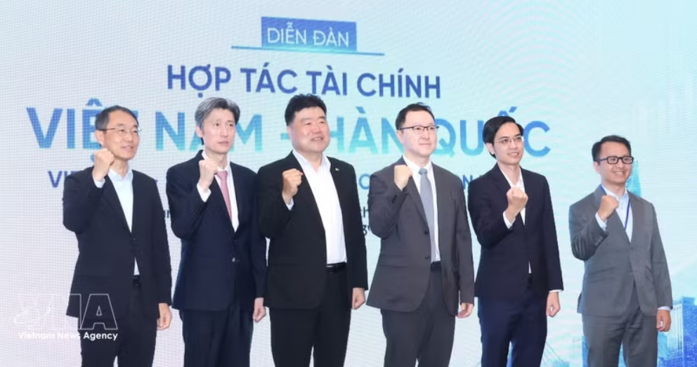 出席论坛的代表们。图自越通社