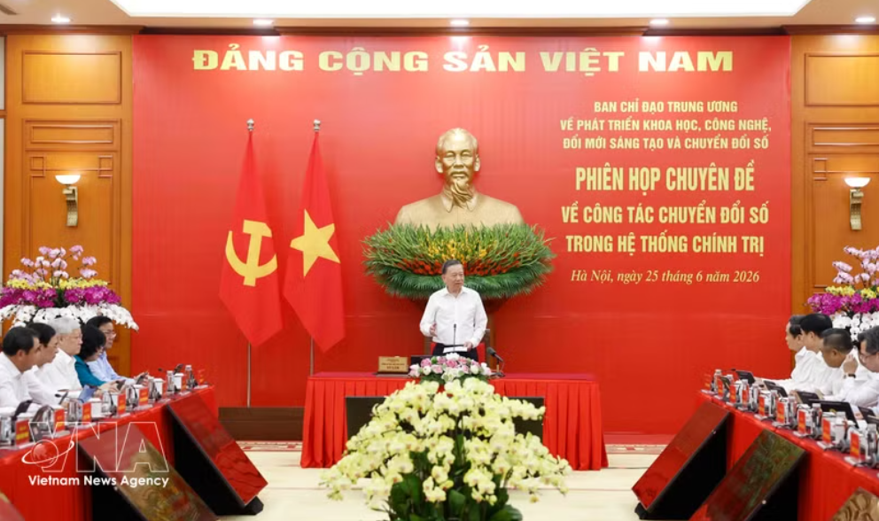 2026年6月25日，党中央总书记、国家主席、中央科技发展、创新和数字化转型指导委员会主任苏林主持关于政治体系数字化转型工作的专题会议。图自越通社