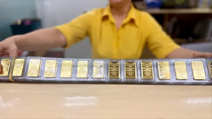 今天上午黄金价格继续下跌。