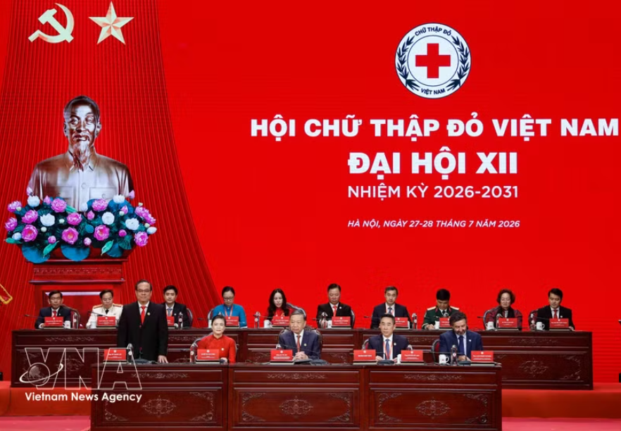 党中央总书记、国家主席苏林出席越南红十字会第十二次全国代表大会并参加主席团。图片来源： 越通社