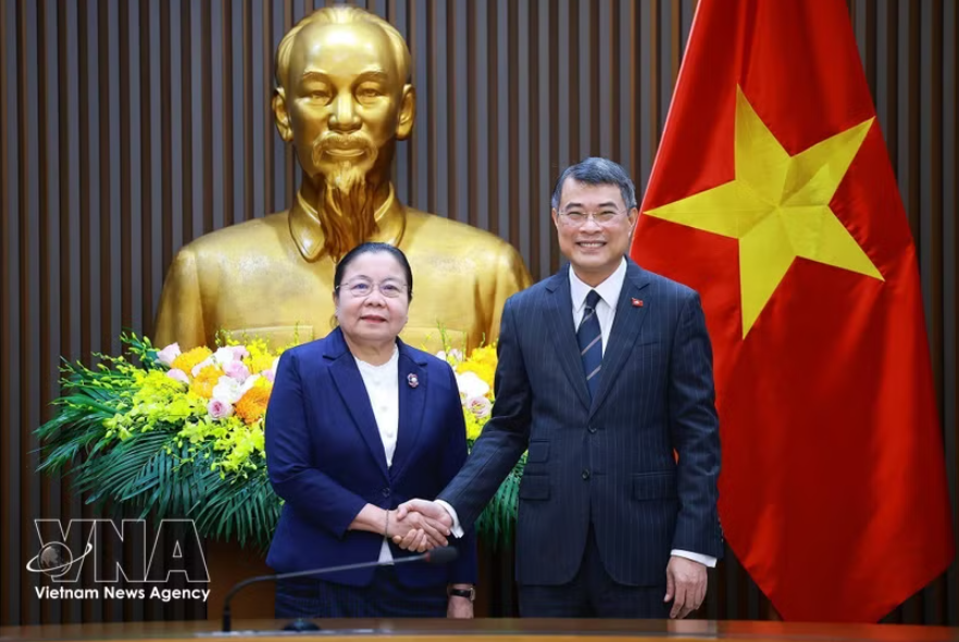 越南政府总理黎明兴会见老挝人民革命党中央组织部部长西赛·勒德门松。图自越通社