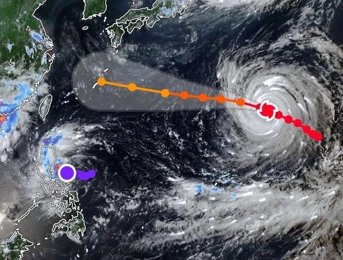  8月2日下午2时，台风“白海豚”与菲律宾东部热带低压位置。Zoom Earth应用屏幕截图