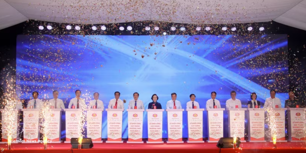 越南政府副总理范氏清茶出席南坛一号高中学校建设项目动工仪式。图自越通社