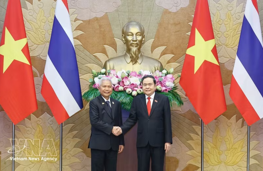 国会主席陈青敏与泰王国国会主席兼下议院议长索蓬·扎拉姆-图自越通社
