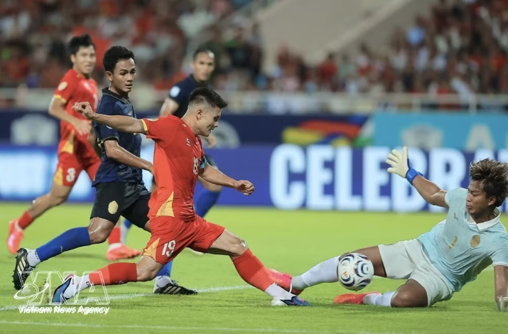 2-potal-asean-cup-2026-dinh-bac-mo-ty-so-viet-nam-dan-truoc-campuchia-1-0-8940708.png