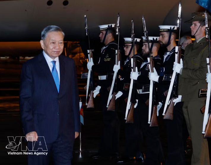 党中央总书记、国家主席苏林抵达悉尼，开始对澳大利亚进行国事访问。图自越通社