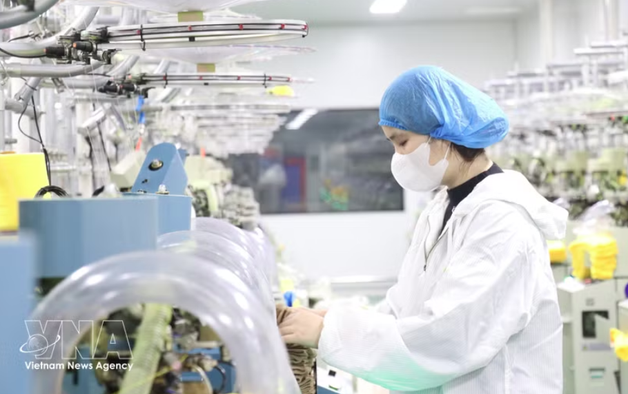 外国直接投资企业群体期待，不断深化的制度革新将营造一个公开透明、持续稳定且更具竞争优势的法律环境。图片来源： 越通社