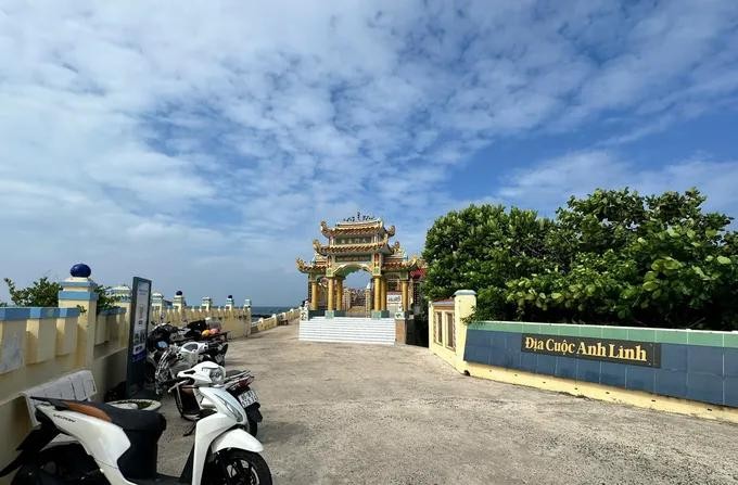 富贵岛上的师墓区域在各假期间通常游客拥挤，目前则游客稀少。图：进胜