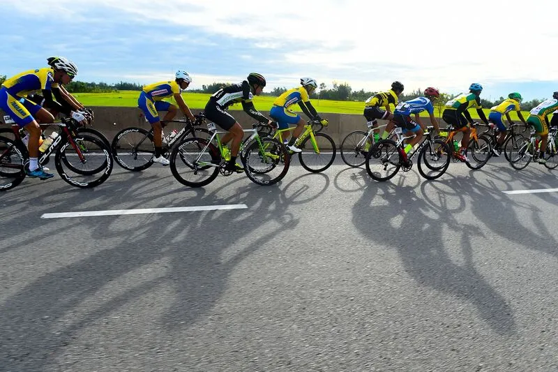 Thời tiết đẹp ủng hộ cua-rơ tiến về Trường Sơn ảnh 1