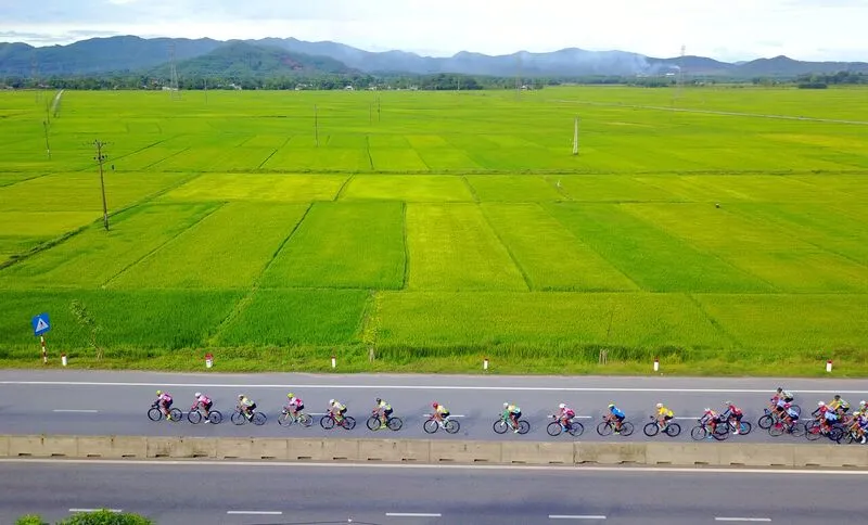 Thời tiết đẹp ủng hộ cua-rơ tiến về Trường Sơn ảnh 2