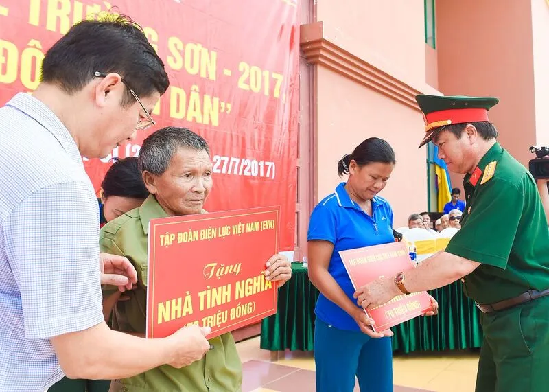Thời tiết đẹp ủng hộ cua-rơ tiến về Trường Sơn ảnh 6