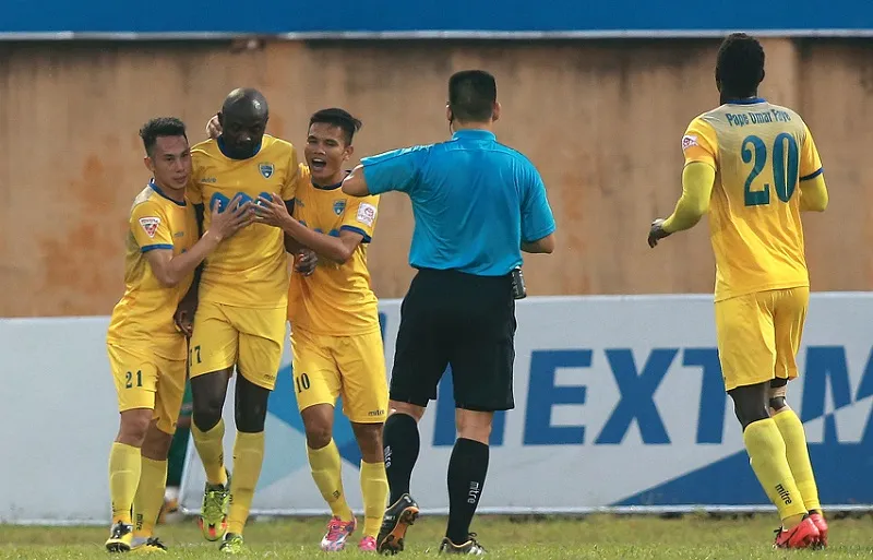 Đội Thanh Hóa vẫn đang tìm HLV trưởng ưng ý nhất sau khi ông Petrovic không còn tại vị. Ảnh: NGỌC HẢI