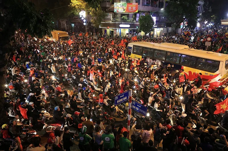 Cả nước vỡ òa trước kỳ tích của U23 Việt Nam ảnh 26