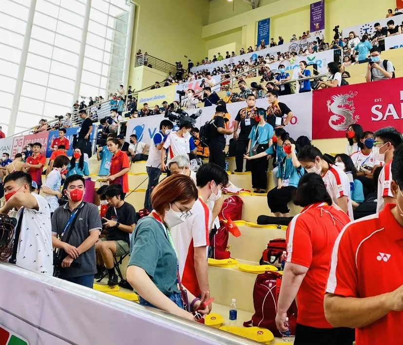 Các điểm tổ chức thi đấu SEA Games 31 được yêu cầu đeo khẩu trang để đảm bảo an toàn Covid-19. Ảnh: MINH CHIẾN