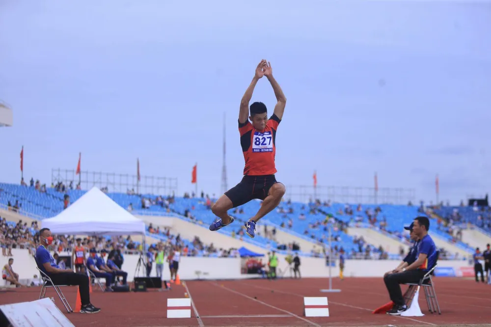 Hình ảnh những nhà vô địch điền kinh ngày 15-5 ảnh 2
