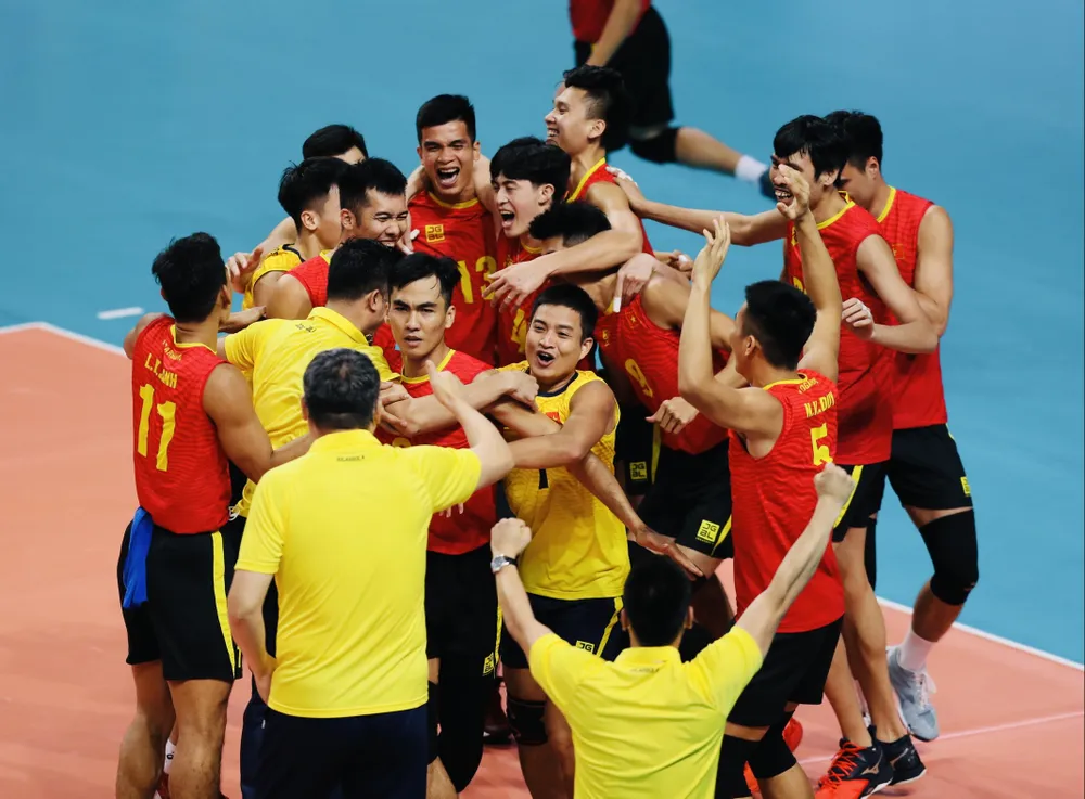 Chùm ảnh thăng hoa của cầu thủ bóng chuyền nam sau chiến thắng Thái Lan ảnh 5