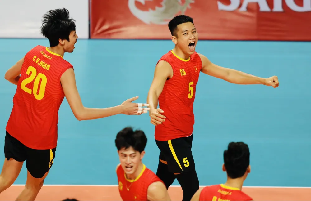 Chùm ảnh thăng hoa của cầu thủ bóng chuyền nam sau chiến thắng Thái Lan ảnh 1