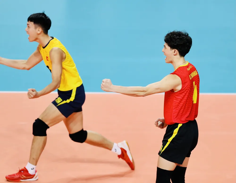 Chùm ảnh thăng hoa của cầu thủ bóng chuyền nam sau chiến thắng Thái Lan ảnh 3