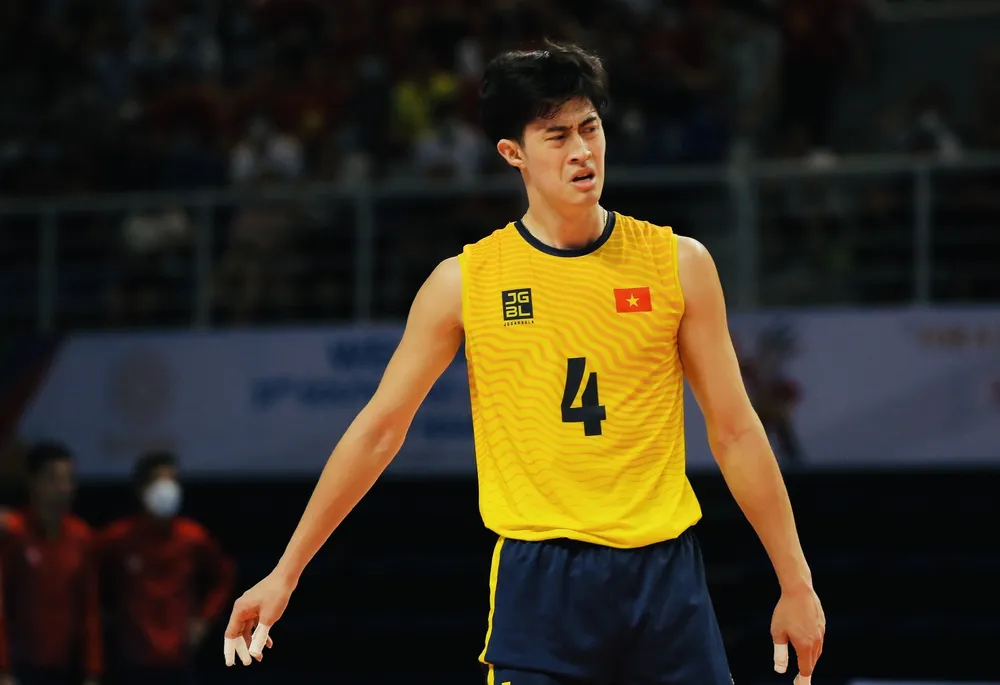 Cùng xem “nam thần” Quản Trọng Nghĩa biểu cảm tại chung kết trước Indonesia ảnh 4