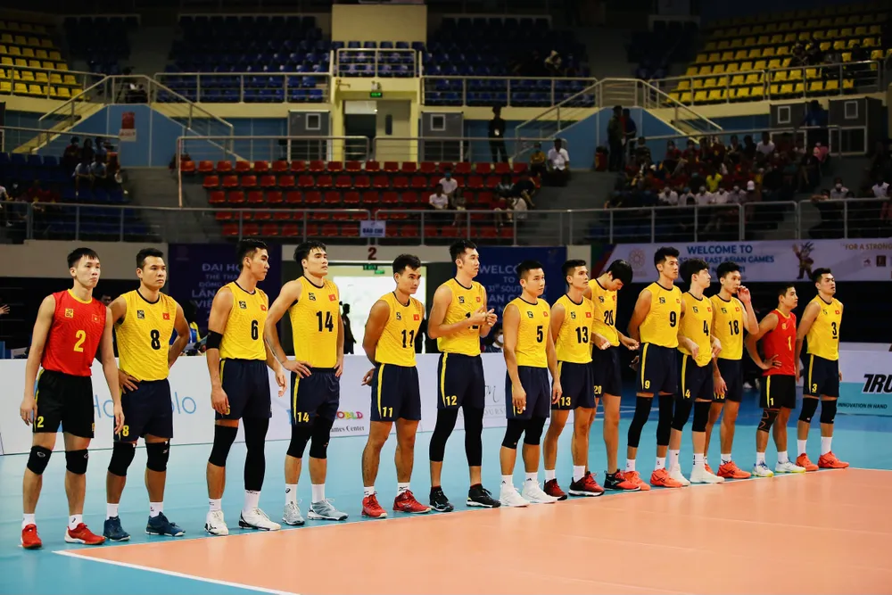 Cùng xem “nam thần” Quản Trọng Nghĩa biểu cảm tại chung kết trước Indonesia ảnh 7