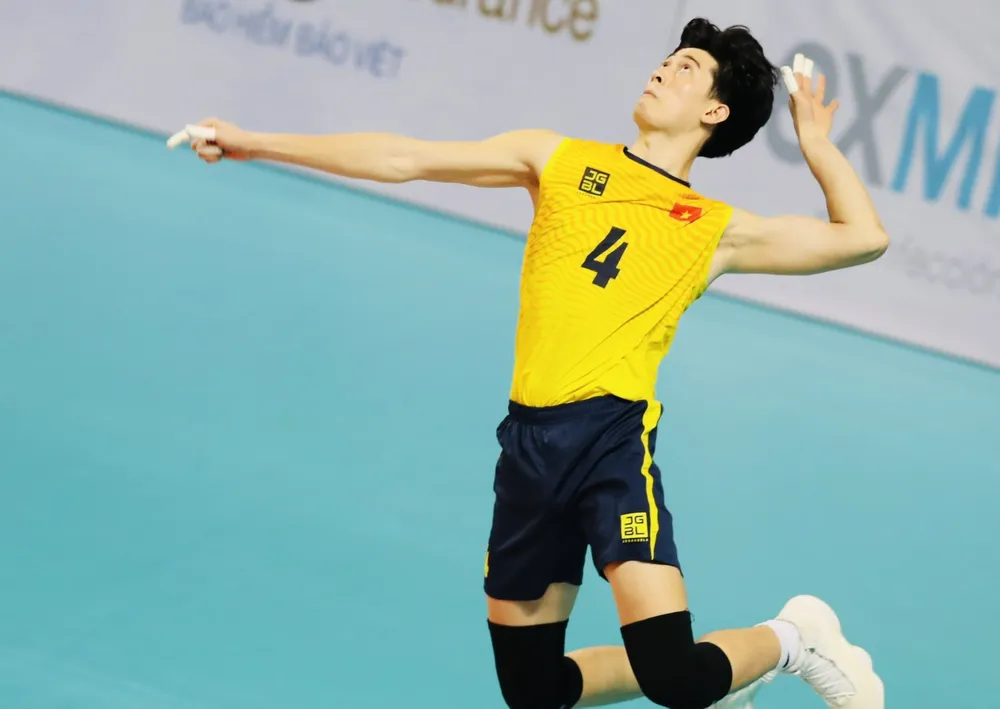 Cùng xem “nam thần” Quản Trọng Nghĩa biểu cảm tại chung kết trước Indonesia ảnh 5