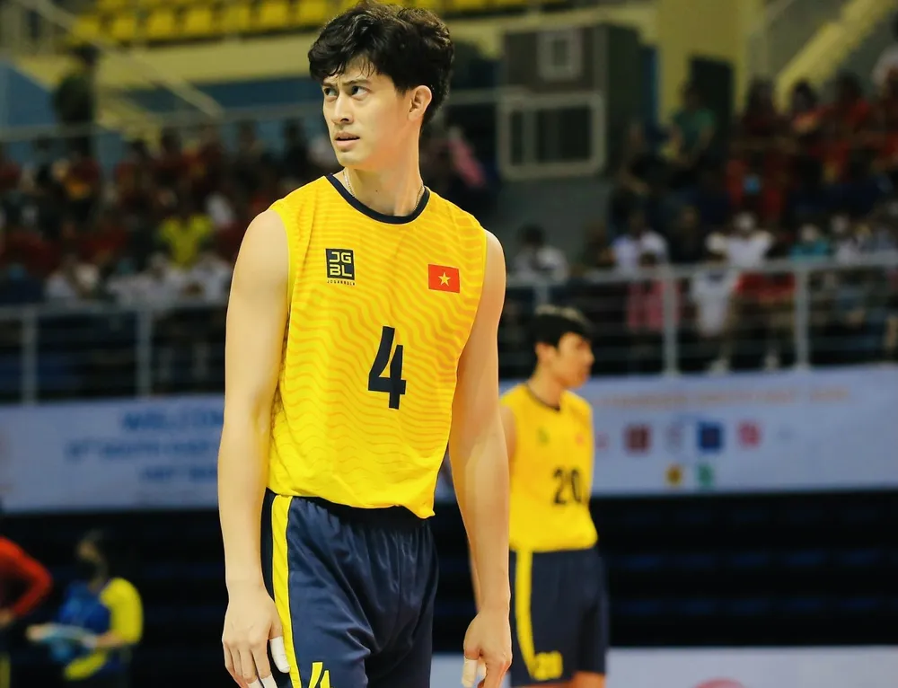 Cùng xem “nam thần” Quản Trọng Nghĩa biểu cảm tại chung kết trước Indonesia ảnh 6