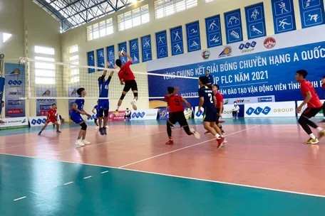 Giải bóng chuyền hạng A toàn quốc 2022 đã bị giảm đáng kể tiền thưởng. Ảnh: V.L