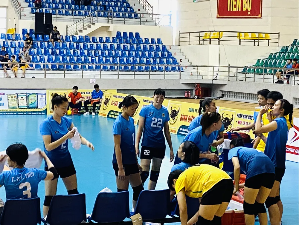 Ngọc Hoa (22) và đội nhà đã có chiến thắng sau 6 tháng trở lại một giải đấu trong nước. Ảnh: M.CHIẾN